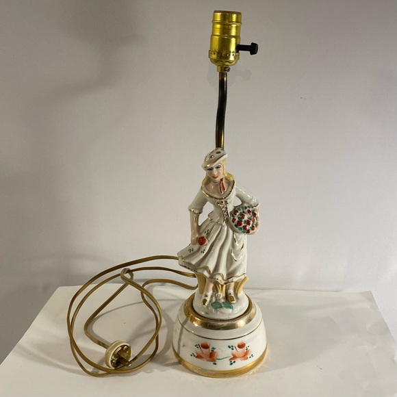 Set of 2 Vintage Boudoir Vanity Lamps Porcelain Parisian Man & Woman Figurines - Picture 1 of 16